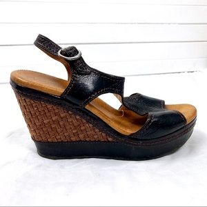 Vintage y2k platform wedge sandals woven leather t-strap brown tan peep toe